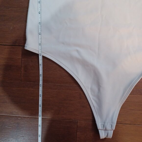 Babaton Contour off-shoulder bodysuit - Picture 14 of 14